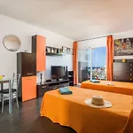 아파트 926 Fabulous View Of Lasamericas, Seafront Studio! *